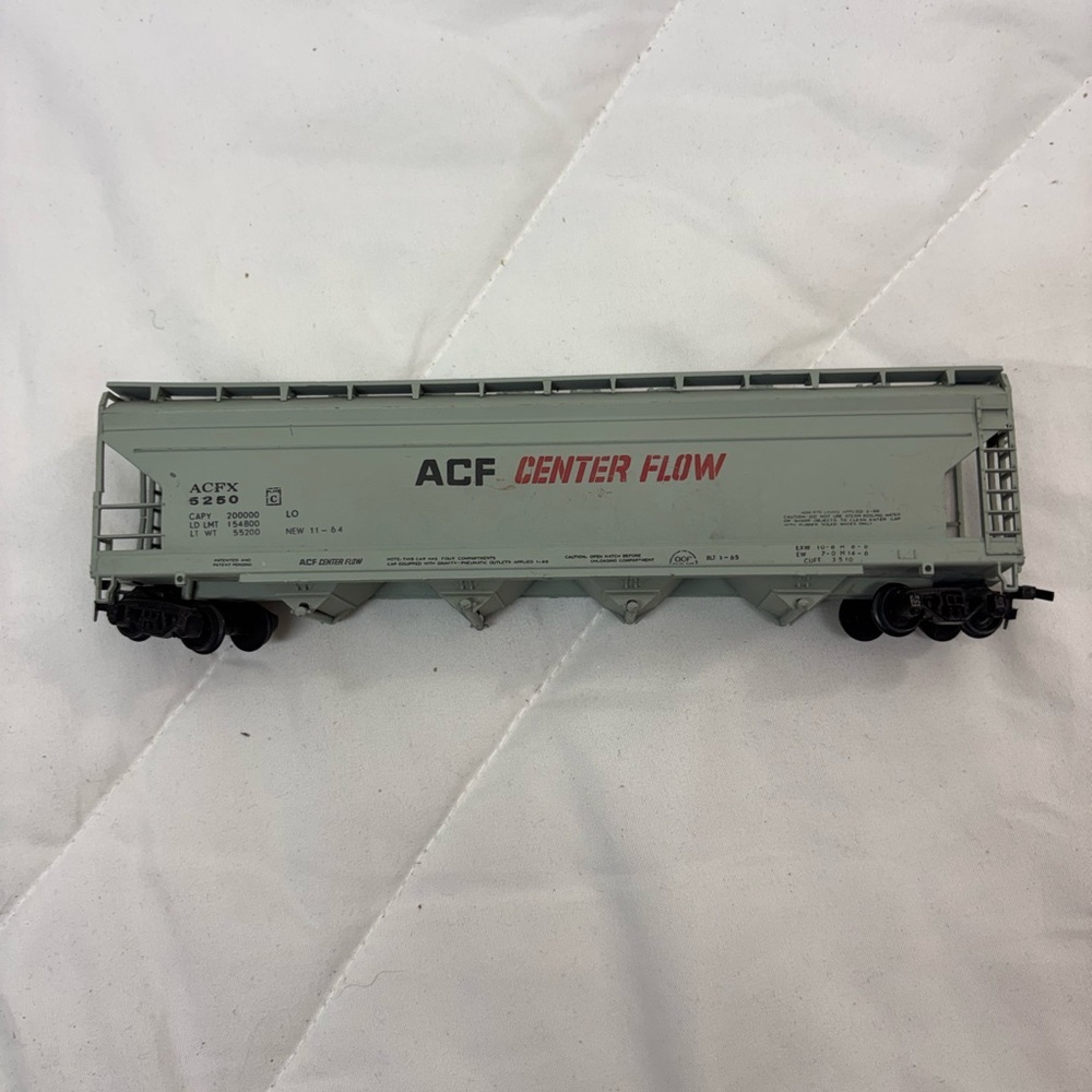 N Scale Atlas Shippers Car Line Quad Bay Covered Hopper 5250 C13754